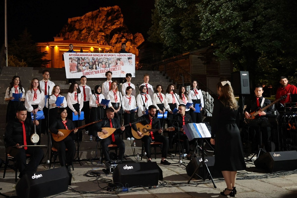 Afyonkarahisar'da 19 Mayıs Atatürk'ü Anma, Gençlik ve Spor Bayramı etkinlikleri kapsamında 1000...