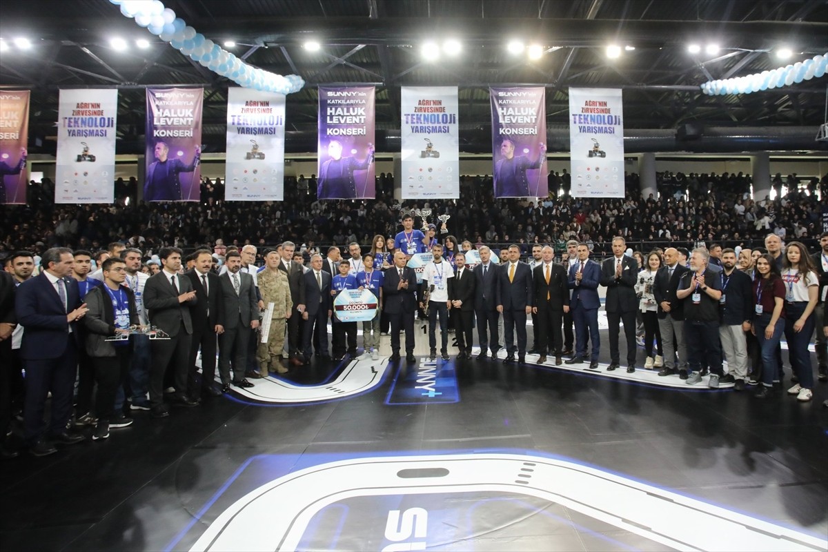 Ağrı'da, düzenlenen teknoloji yarışmasında Doğu Anadolu Bölgesi'nden 20 finalist takım...
