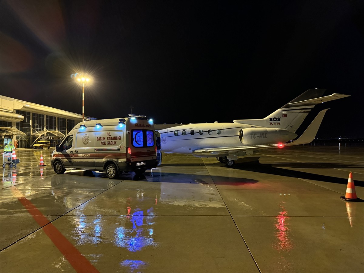 Ağrı'da, kalp rahatsızlığı bulunan bebek, ambulans uçakla Ankara'ya nakledildi.