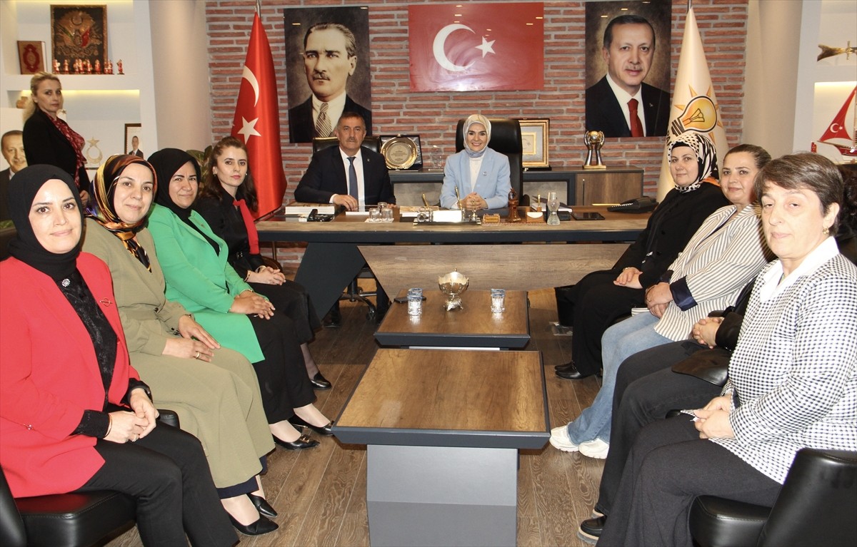 Aile ve Sosyal Hizmetler Bakanı Mahinur Özdemir Göktaş, Sinop’ta, AK Parti İl Başkanlığını ziyaret...