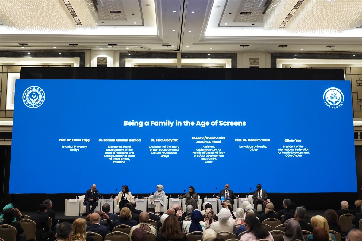 Aile ve Sosyal Hizmetler Bakanlığı ev sahipliğinde "Küreselleşen Dünyada Ailenin Korunması ve...
