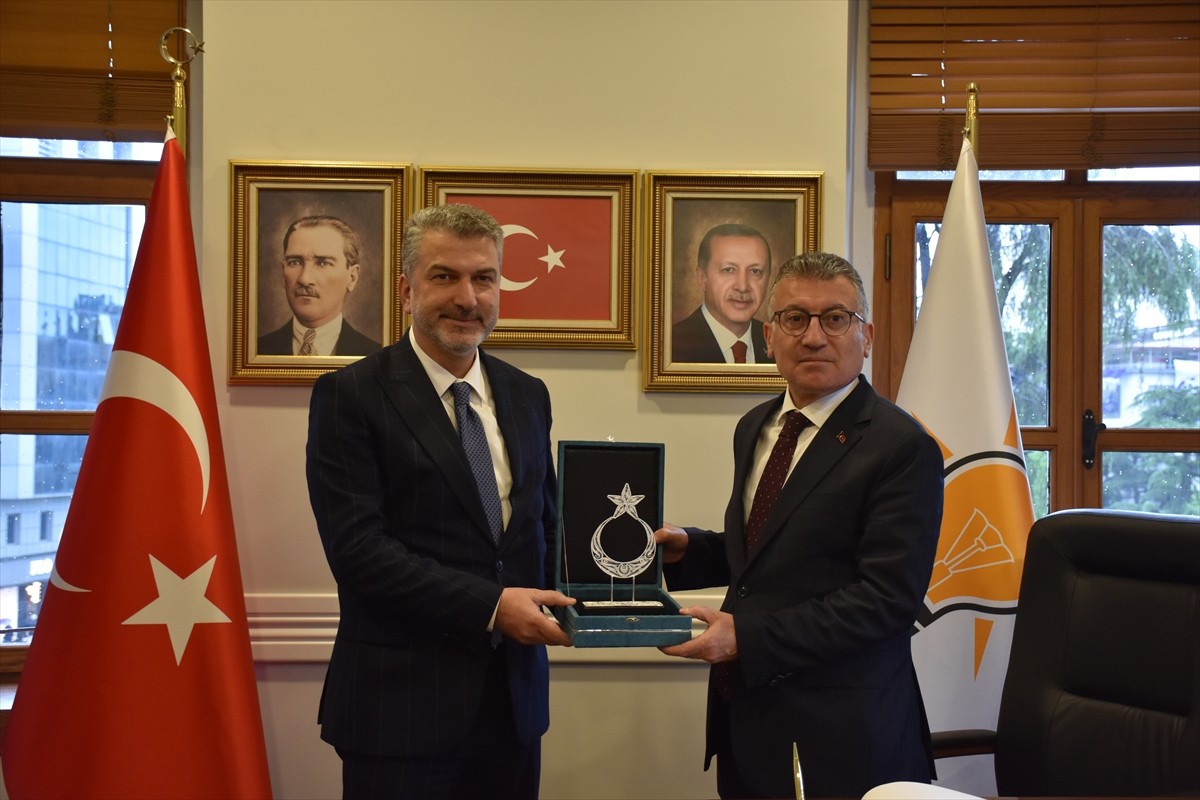 AK Parti Grup Başkanı Abdullah Güler (fotoğrafta), Trabzon'da AK Parti İl Başkanı Sezgin Mumcu'yu...