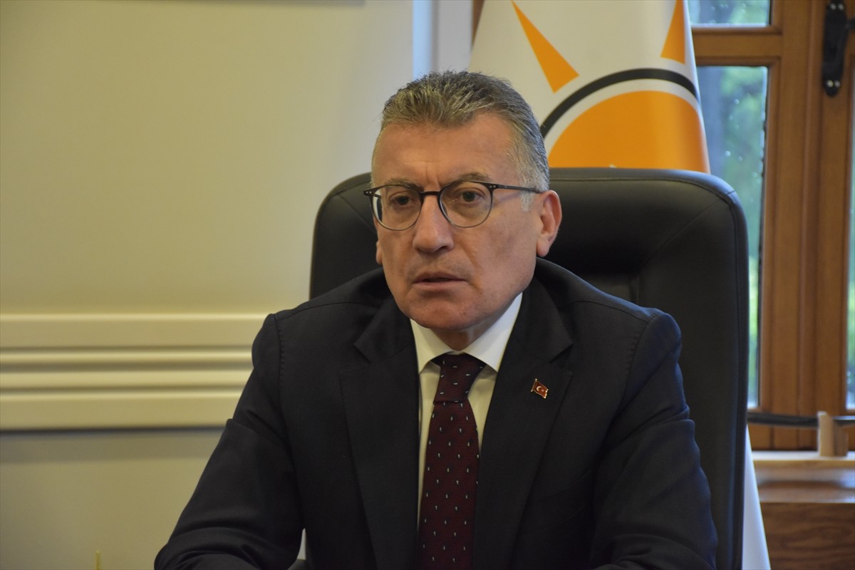 AK Parti Grup Başkanı Abdullah Güler (fotoğrafta), Trabzon'da AK Parti İl Başkanı Sezgin Mumcu'yu...