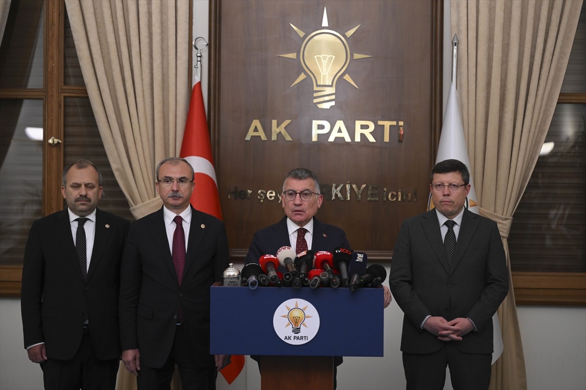 AK Parti Grup Başkanı Abdullah Güler (sağ 2), TBMM Adalet Komisyonu Başkanvekili ve AK Parti...