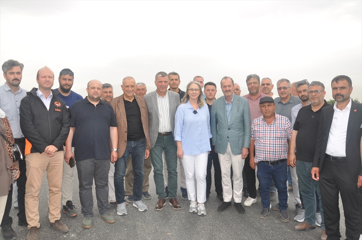 AK Parti İzmir Milletvekili Ceyda Bölünmez Çankırı ile MHP İzmir Milletvekili Tamer Osmanoğlu...