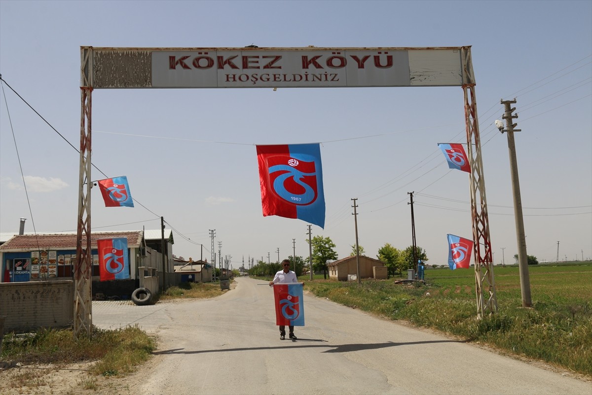 Aksaray'ın Eskil ilçesine bağlı 180 haneli Kökez köyü sakinleri, 1983-1984 sezonundaki...