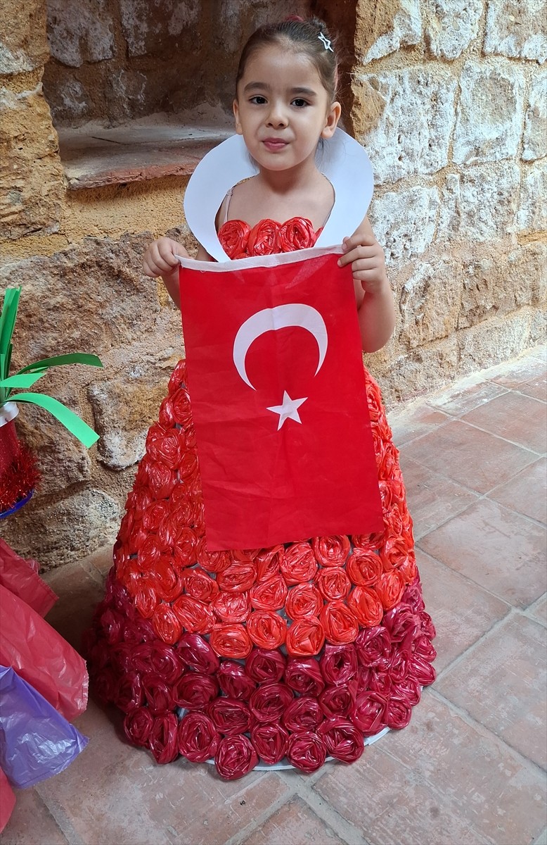 Ankara&#039;nın Beypazarı ilçesinde, Beypazarı Cumhuriyet İlkokulu öğrencileri atık malzemelerden...