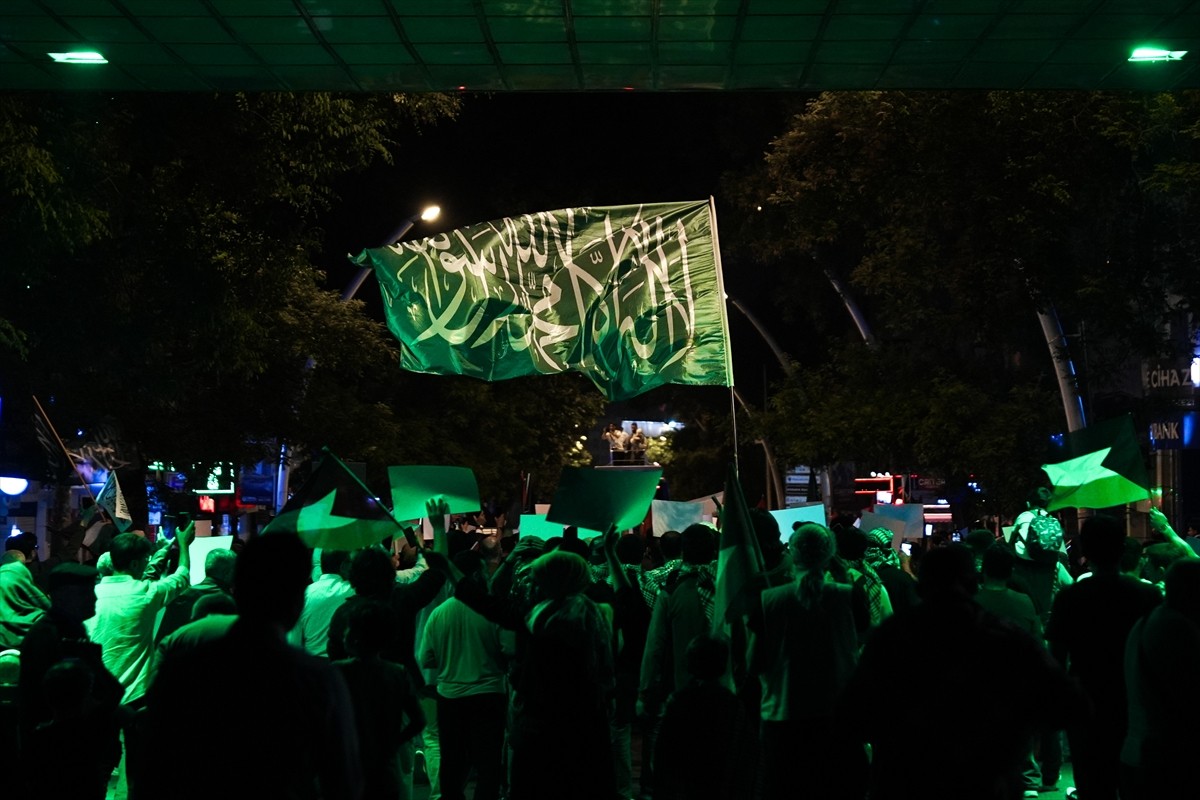 Ankara Filistin Dayanışma Platformu (ANFİDAP) üyeleri, İsrail'in Gazze'ye saldırılarını protesto...