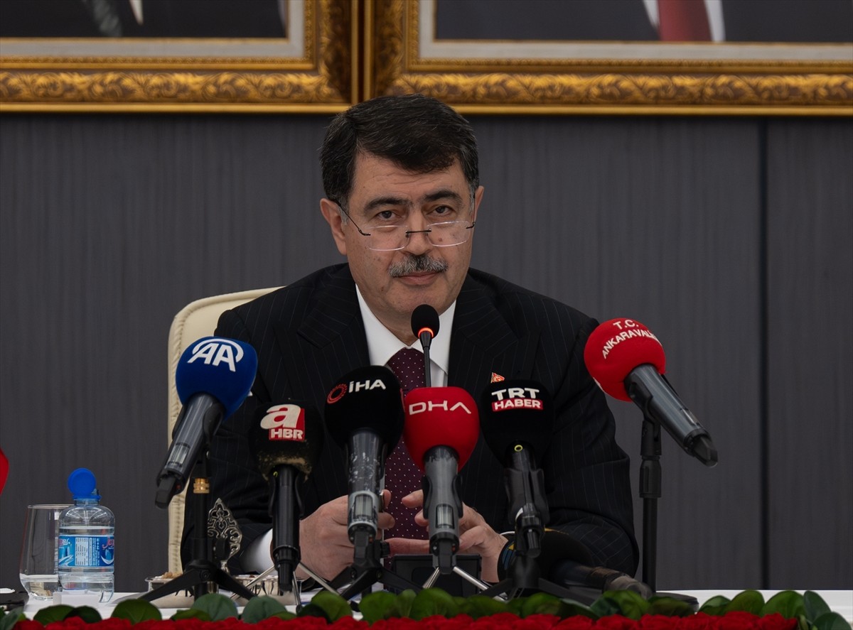 Ankara Valisi Vasip Şahin (fotoğrafta), Ankara Valiliğinde düzenlenen İl Hayvan Hakları Komisyonu...