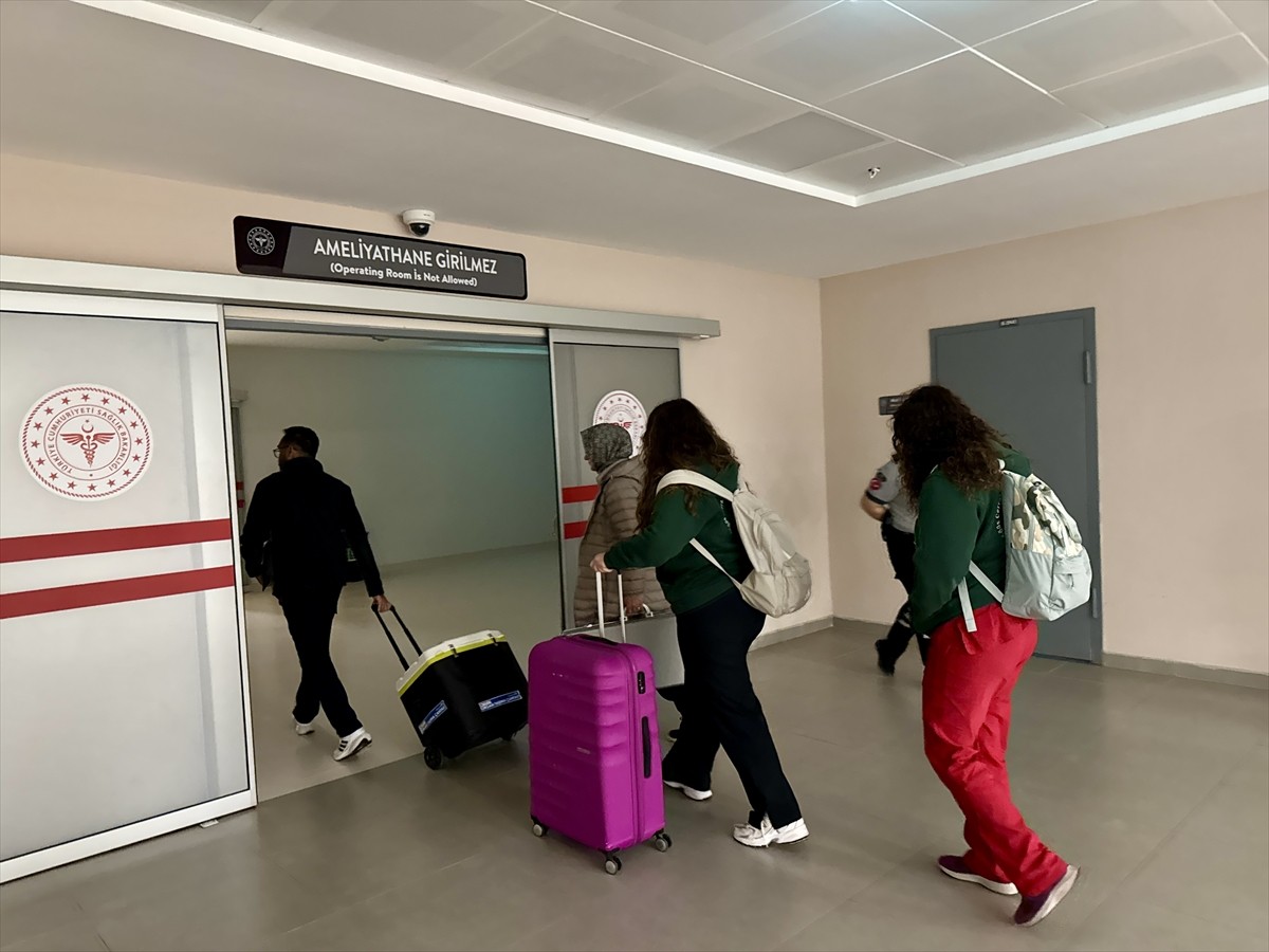 Antalya'da beyin ölümü gerçekleşen kadından alınan akciğer, karaciğer ve iki böbrek, Antalya ve...