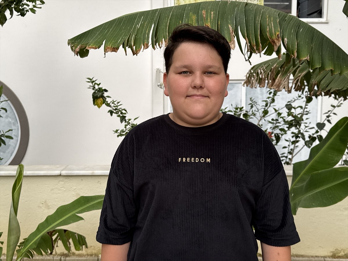 Antalya'nın Alanya ilçesinde ortaokul öğrencisi, boğazına cips takılan sınıf arkadaşını Heimlich...