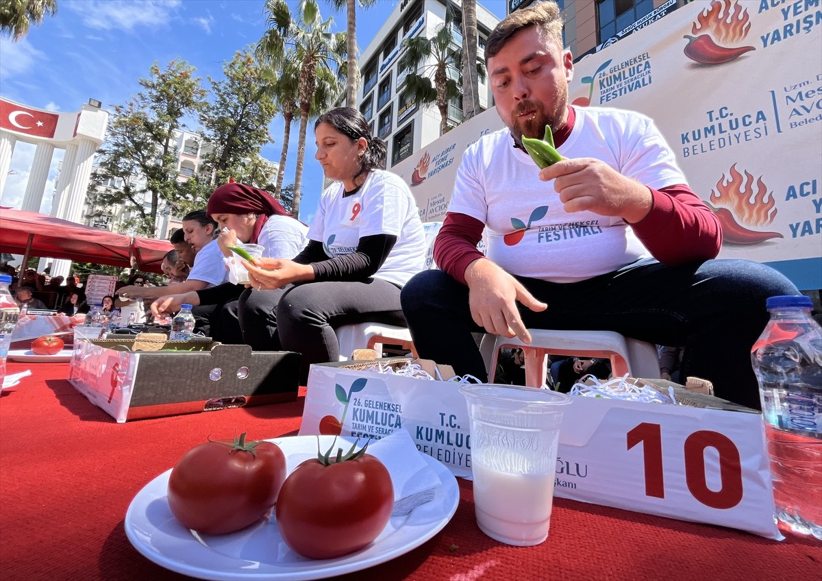 Antalya'nın Kumluca ilçesindeki 26. Tarım ve Seracılık Festivali kapsamında düzenlenen yarışmaya...