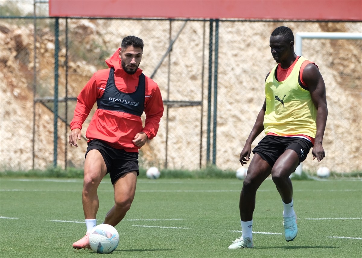 Atakaş Hatayspor, Trendyol Süper Lig'in 36. haftasında deplasmanda Adana Demirspor ile yapacağı...