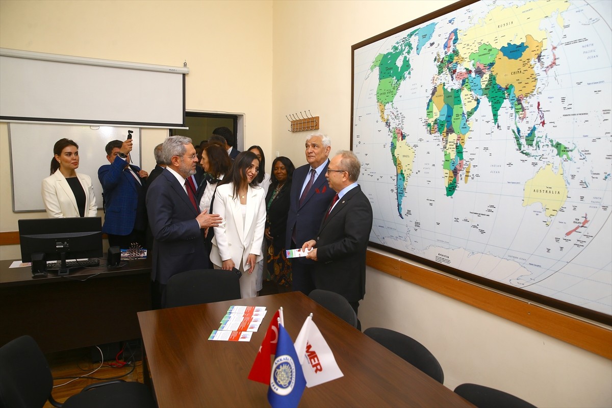 Azerbaycan Diller Üniversitesinde, Ankara Üniversitesi Türkçe ve Yabancı Dil Uygulama ve Araştırma...