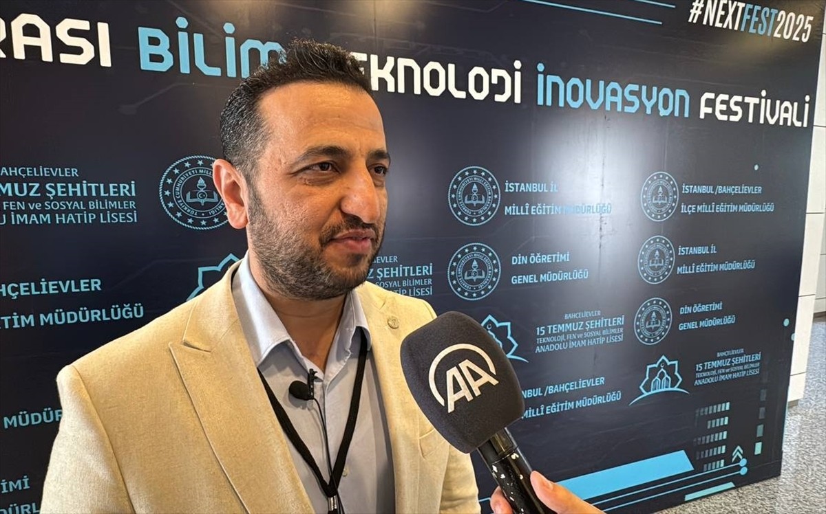 Bahçelievler 15 Temmuz Şehitleri Anadolu İmam Hatip Lisesi'nde düzenlenen "Uluslararası Bilim...