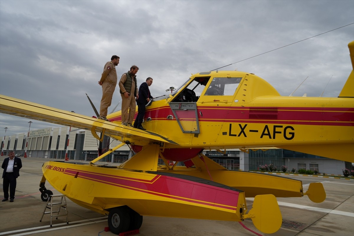 Balıkesir'in Edremit ilçesinde Kazdağları'nda olası orman yangınlarıyla mücadele için 3 bin litre...