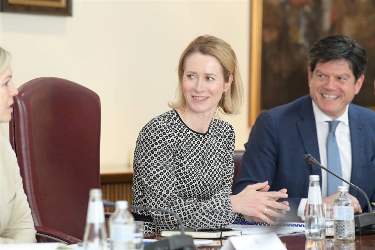 Balkan ülkeleri turu kapsamında Kuzey Makedonya'nın başkenti Üsküp'te temaslarda bulunan Avrupa...