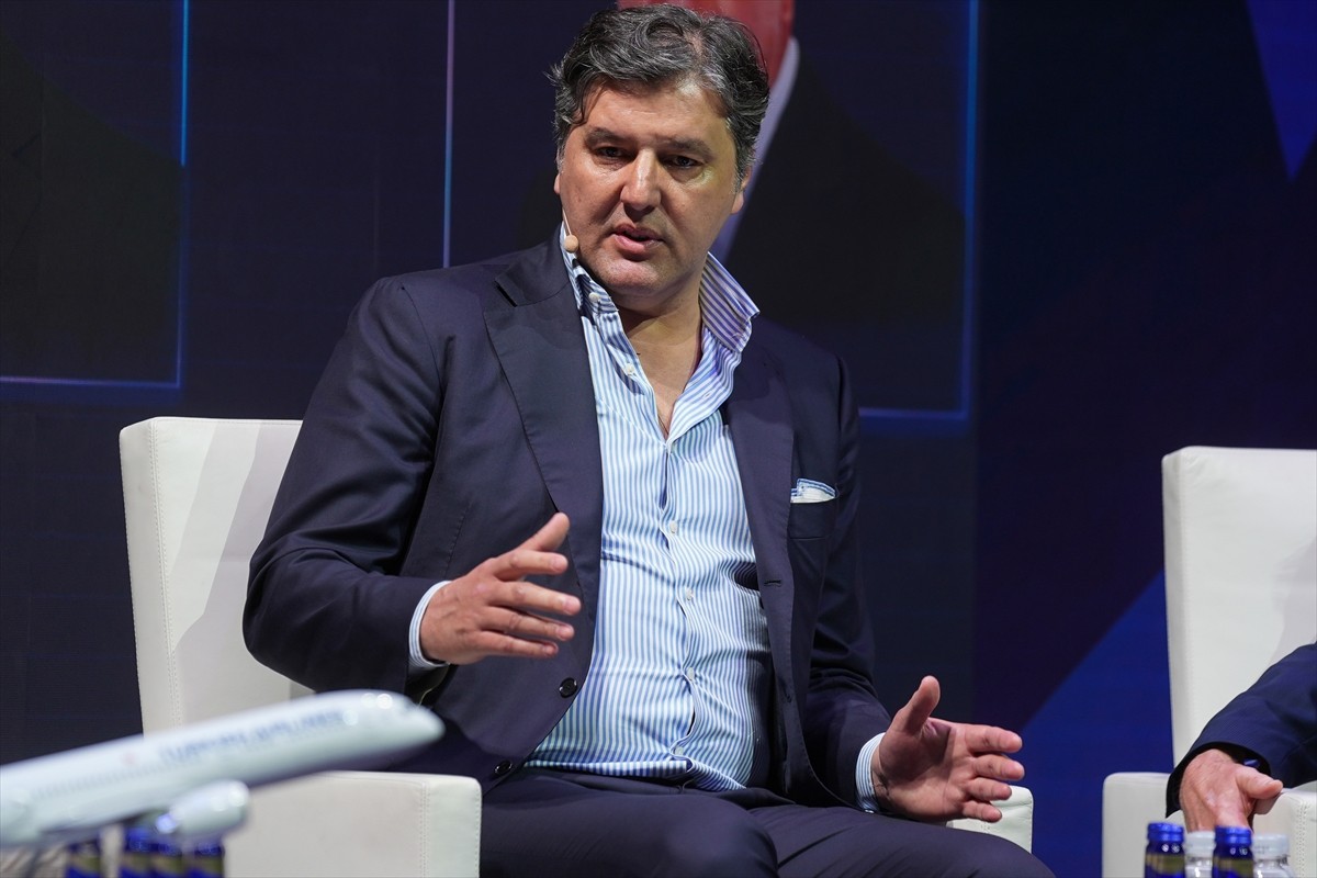 Birleşik Arap Emirlikleri'nin başkenti Abu Dabi'deki Louvre Müzesi'nde Dörtlü Final panelleri...