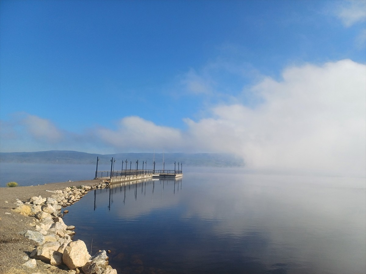 Bolu'nun Yeniçağa ilçesinde bulunan Yeniçağa Kuş Cenneti'nde sis, güzel manzara sundu.