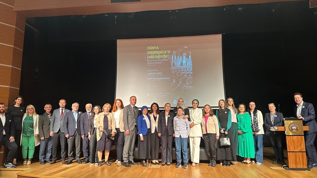 Bosna Hersek'in doğusundaki Srebrenitsa’da, Sırplar tarafından 8 binden fazla sivilin katledildiği...