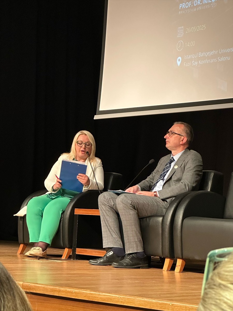 Bosna Hersek'in doğusundaki Srebrenitsa’da, Sırplar tarafından 8 binden fazla sivilin katledildiği...