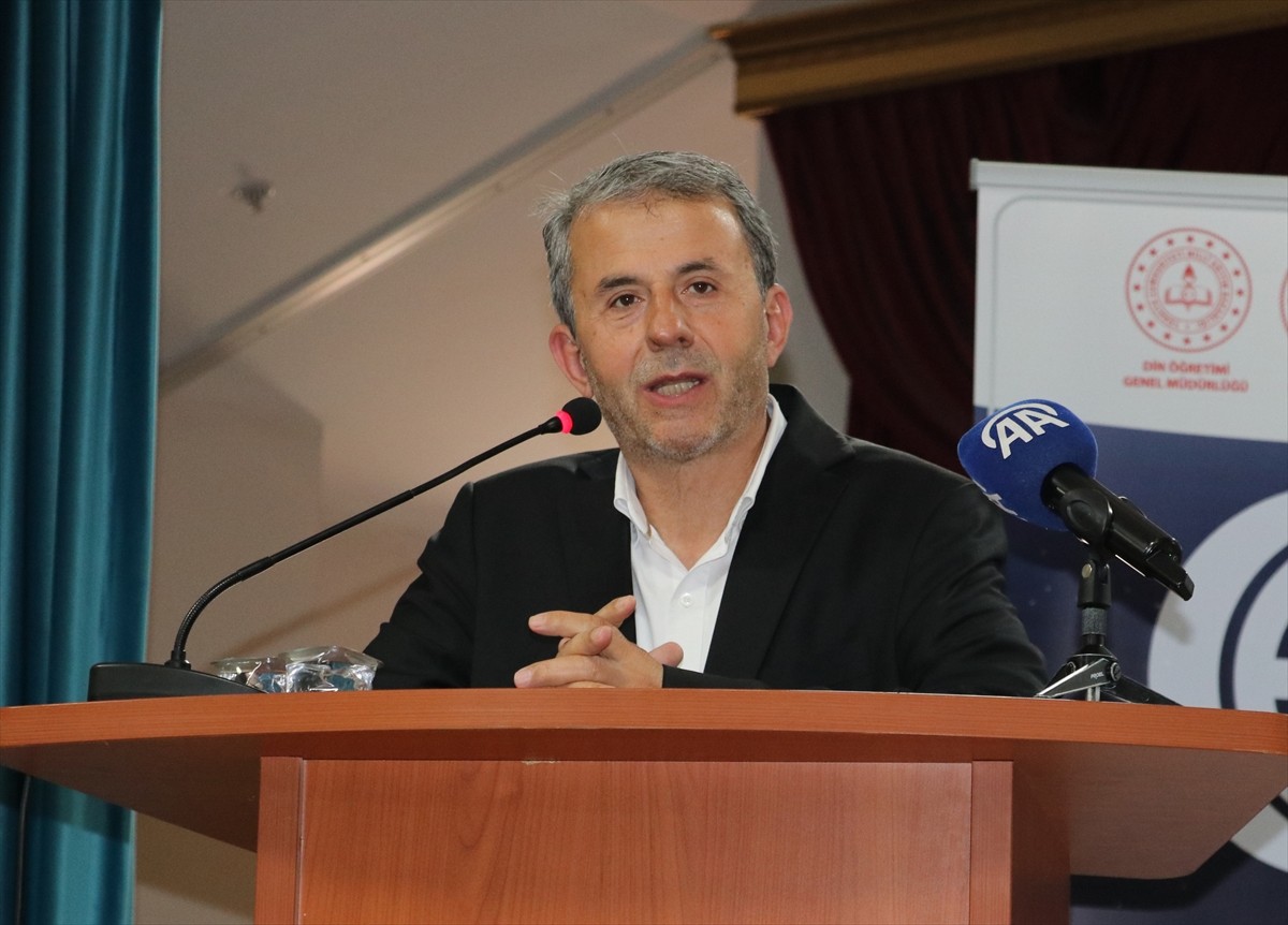 Bursa'da Uluslararası Murat Hüdavendigar Anadolu İmam Hatip Lisesi tarafından düzenlenen "İslam...