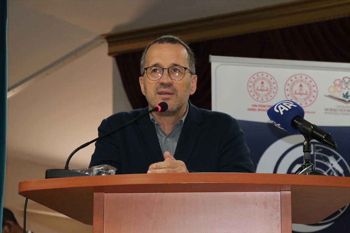 Bursa'da Uluslararası Murat Hüdavendigar Anadolu İmam Hatip Lisesi tarafından düzenlenen "İslam...