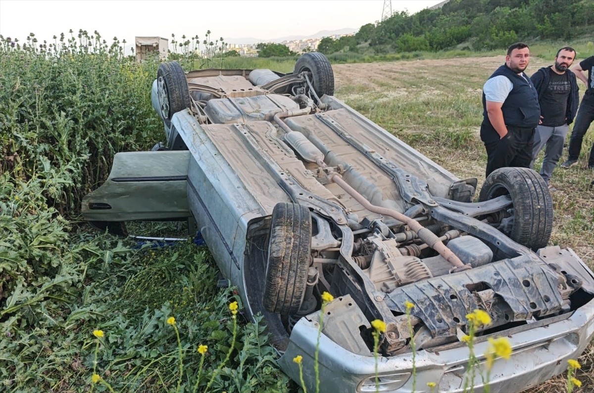 Bursa'nın İnegöl ilçesinde otomobilin şarampole devrilmesi sonucu 5 kişi yaralandı.
