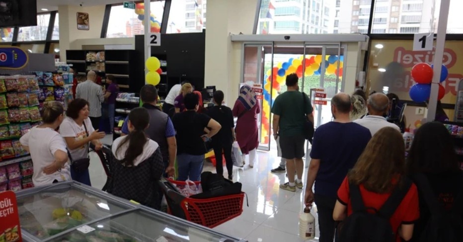 Bursalılar bu 3 güne dikkat! Dev indirimde her şey yarı fiyatına düşecek