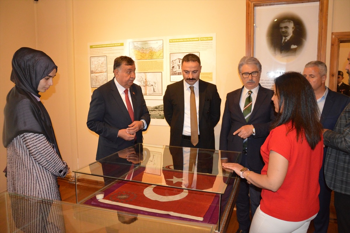 Büyük Önder Gazi Mustafa Kemal Atatürk'ün Milli Mücadele'yi başlatmak için 19 Mayıs 1919'da...