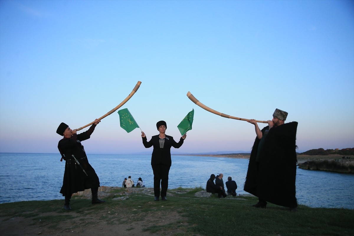 Çerkes Sürgünü'nün 161. yılı dolayısıyla Kocaeli'nin Kandıra ilçesinde anma etkinliği yapıldı....