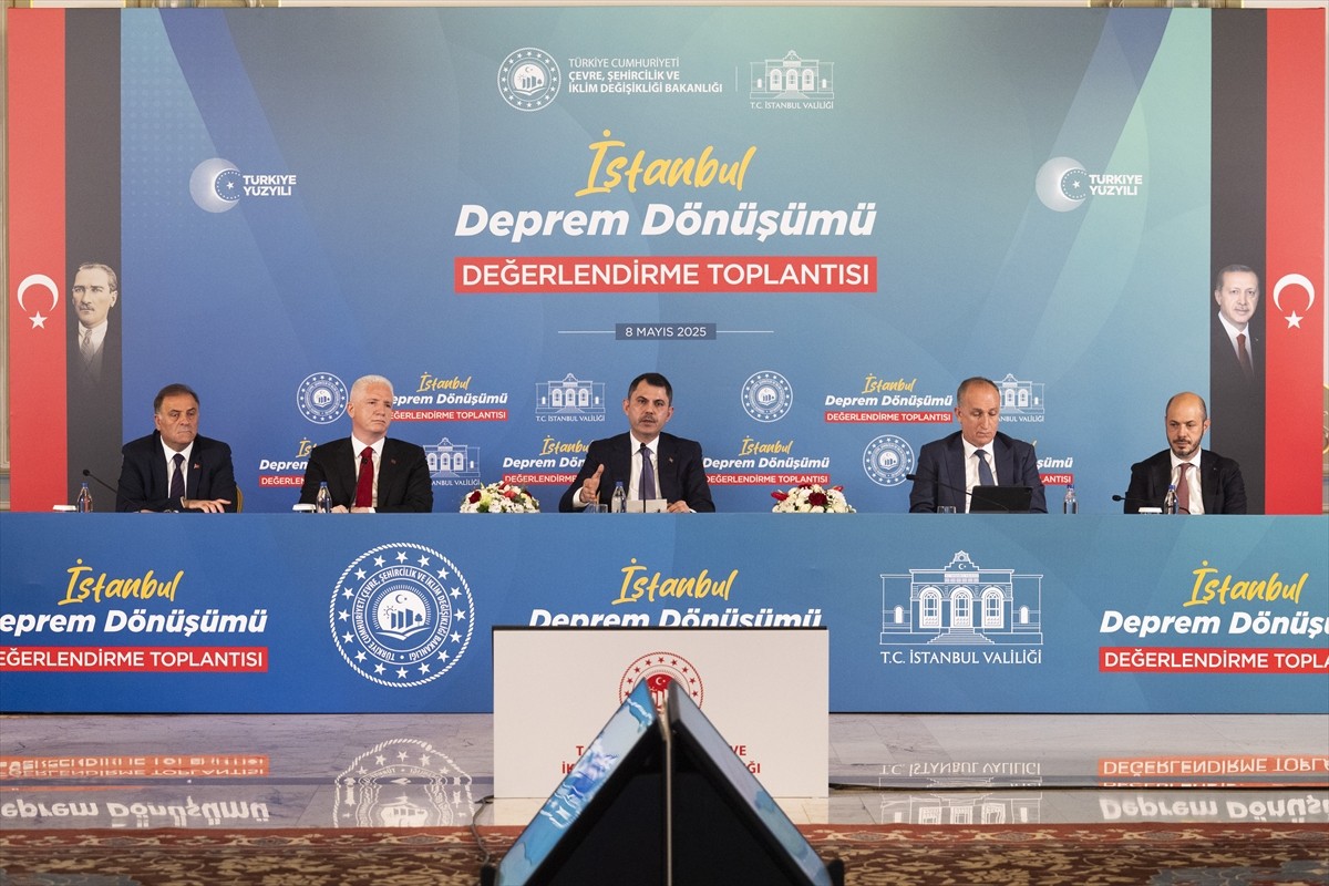 Çevre, Şehircilik ve İklim Değişikliği Bakanı Murat Kurum, İstanbul Valiliğinde düzenlenen Deprem...