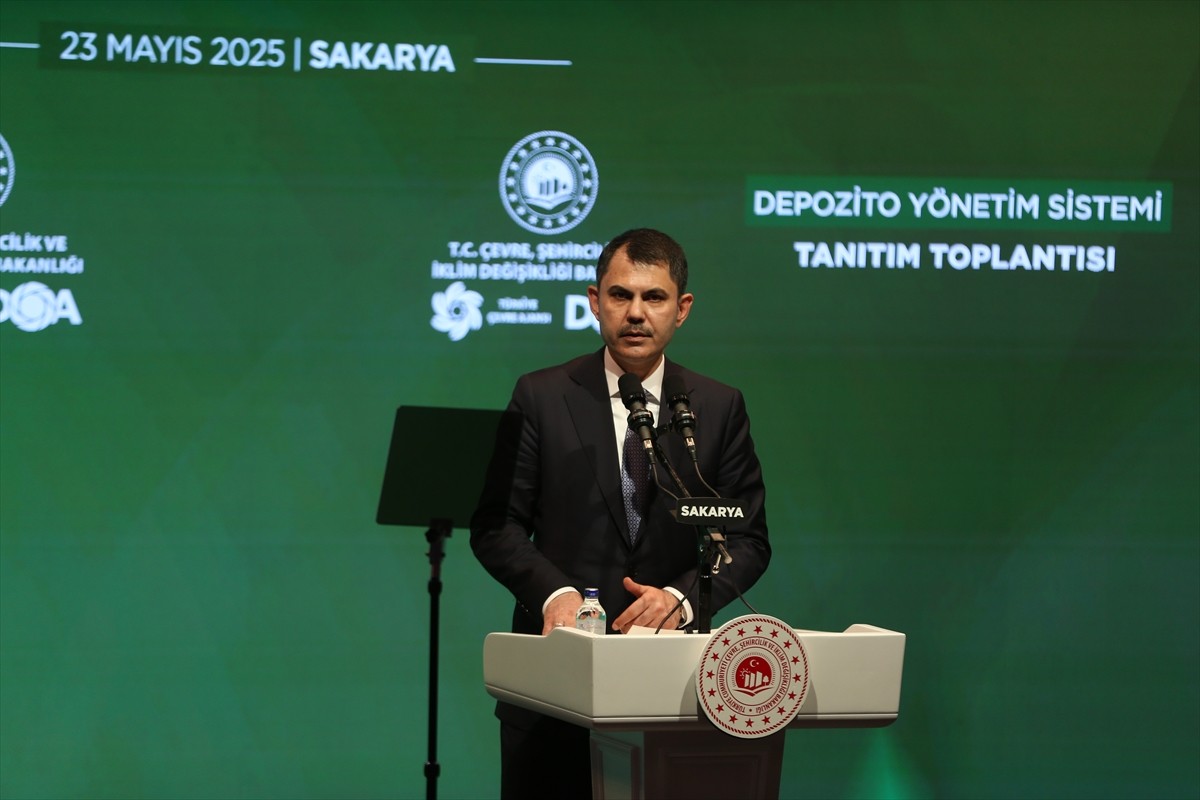 Çevre, Şehircilik ve İklim Değişikliği Bakanı Murat Kurum, Sakarya'da Orhangazi Kültür Merkezi'nde...