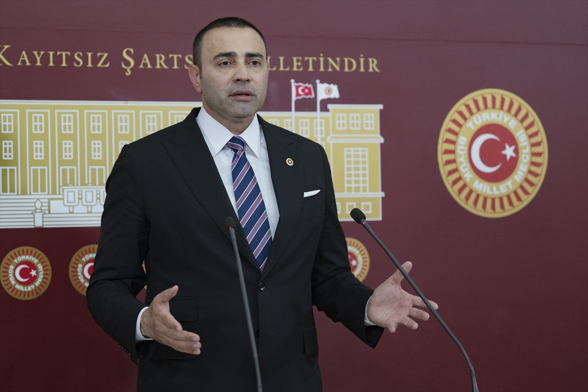 CHP Antalya Milletvekili Aykut Kaya, TBMM'de basın toplantısı yaptı.