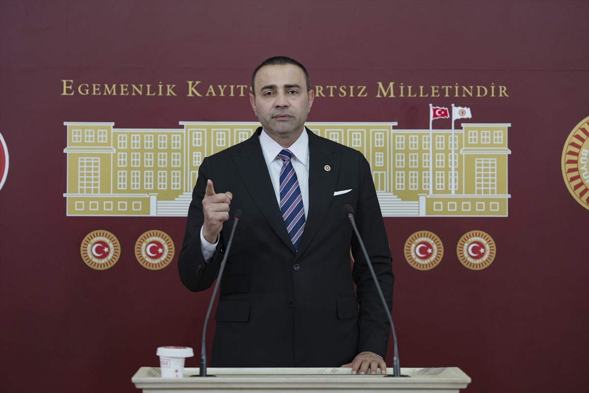 CHP Antalya Milletvekili Aykut Kaya, TBMM'de basın toplantısı yaptı.