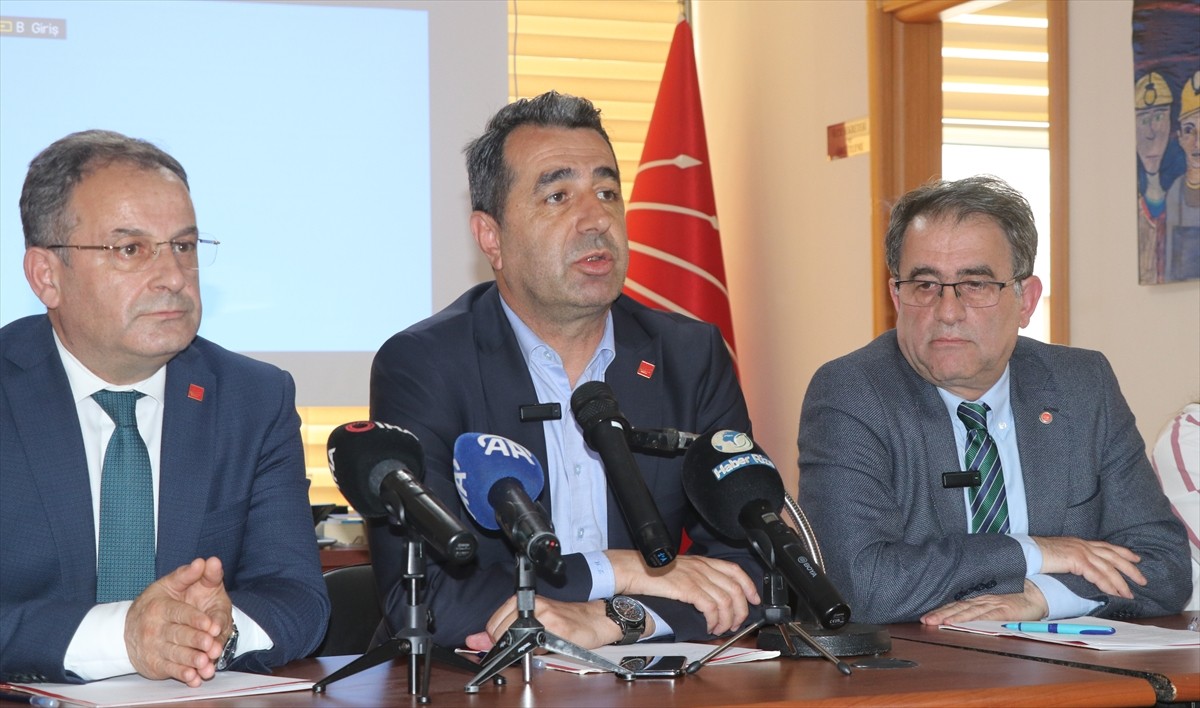 CHP Genel Başkan Yardımcısı Erhan Adem, Rize'de yaş çay taban alım fiyatına yönelik beklentilerini...