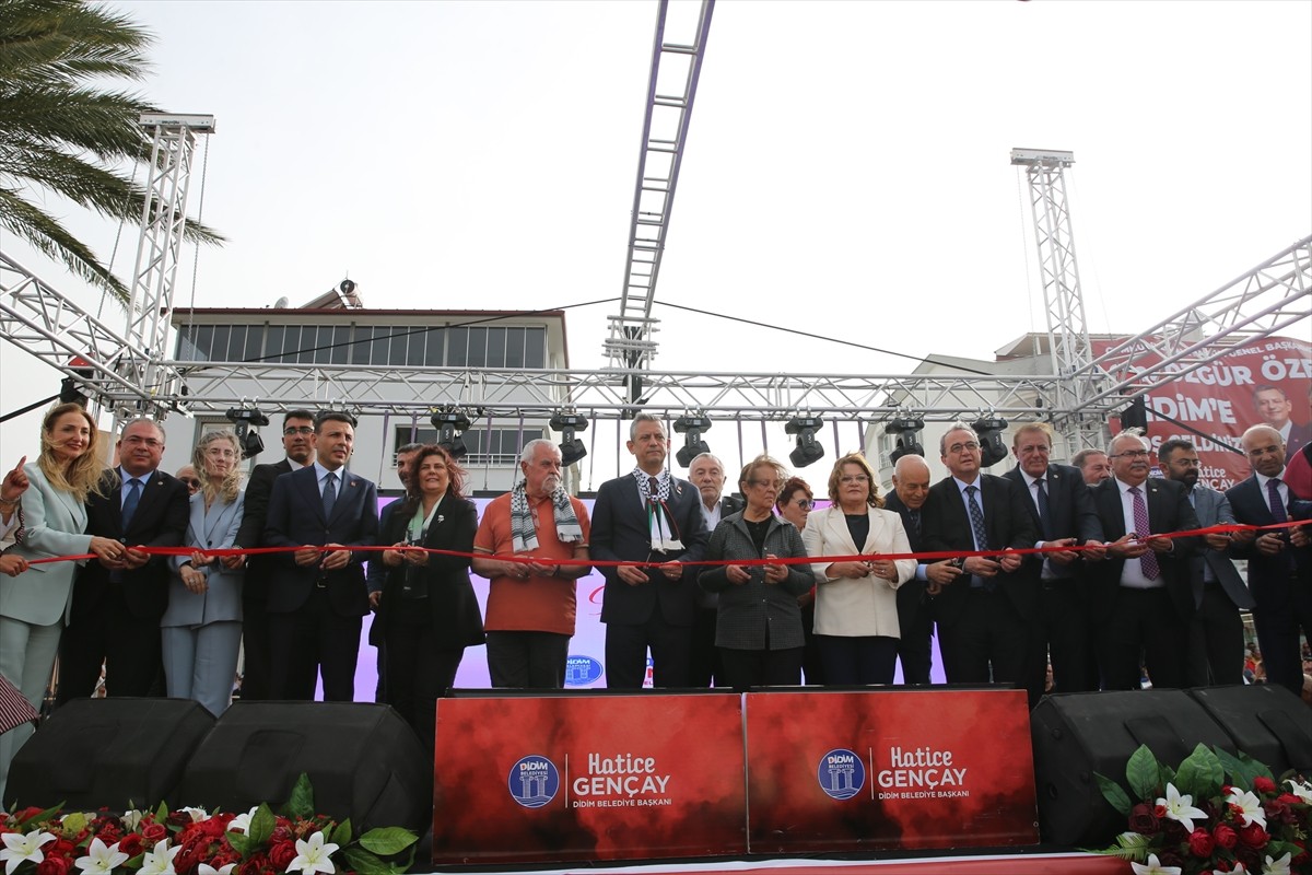 CHP Genel Başkanı Özgür Özel, Didim Belediyesinin Cumhuriyet Mahallesi'ndeki Ayşenur Ezgi Eygi...