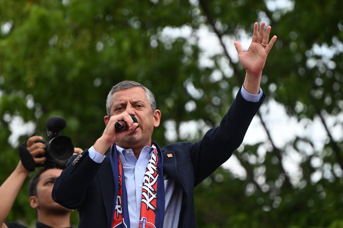 CHP Genel Başkanı Özgür Özel, Düzce Anıtpark Meydanı'nda "Millet İradesine Sahip Çıkıyor"...