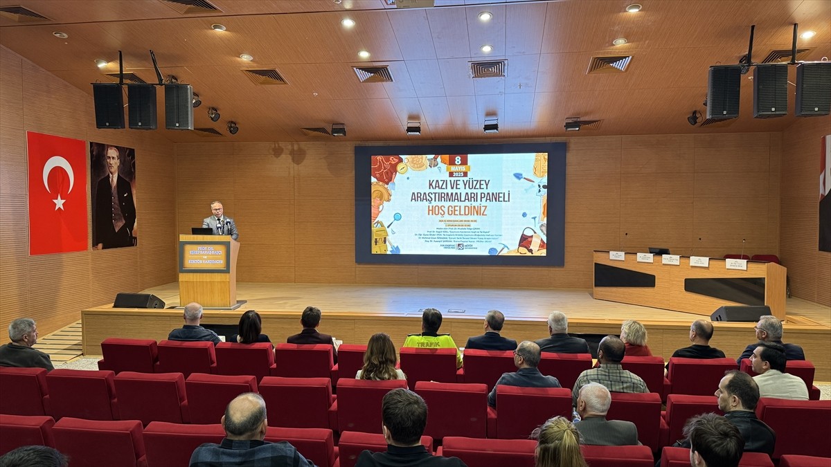 Çorum'da Hitit Üniversitesi Fen Edebiyat Fakültesi tarafından Kazı ve Yüzey Araştırmaları Paneli...