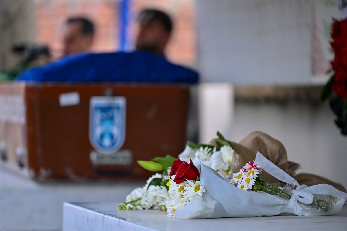 Çubuk'ta 50 yaşındaki komşusu tarafından öldürülen 21 yaşındaki Hatice Çınar'ın cenazesi...