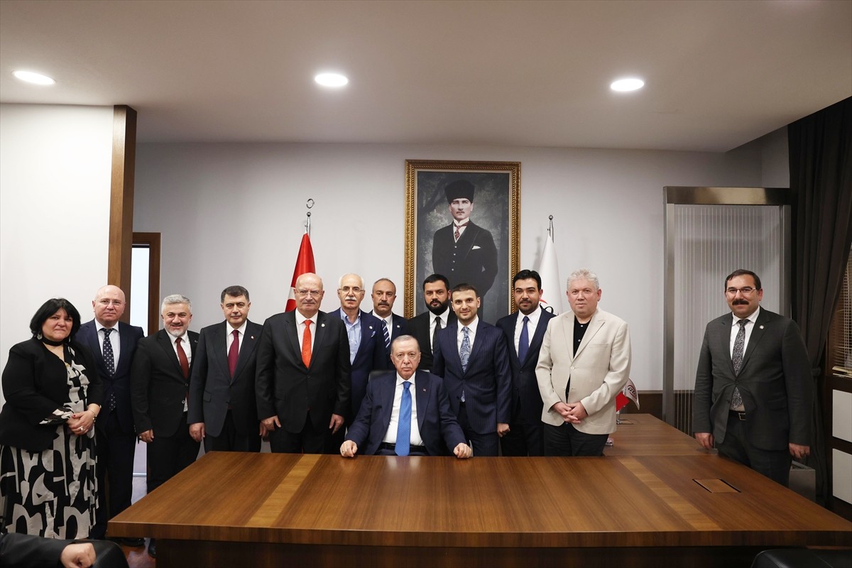 Cumhurbaşkanı Recep Tayyip Erdoğan, Ankara Ticaret Odası'nı (ATO) ziyaret etti. Erdoğan...