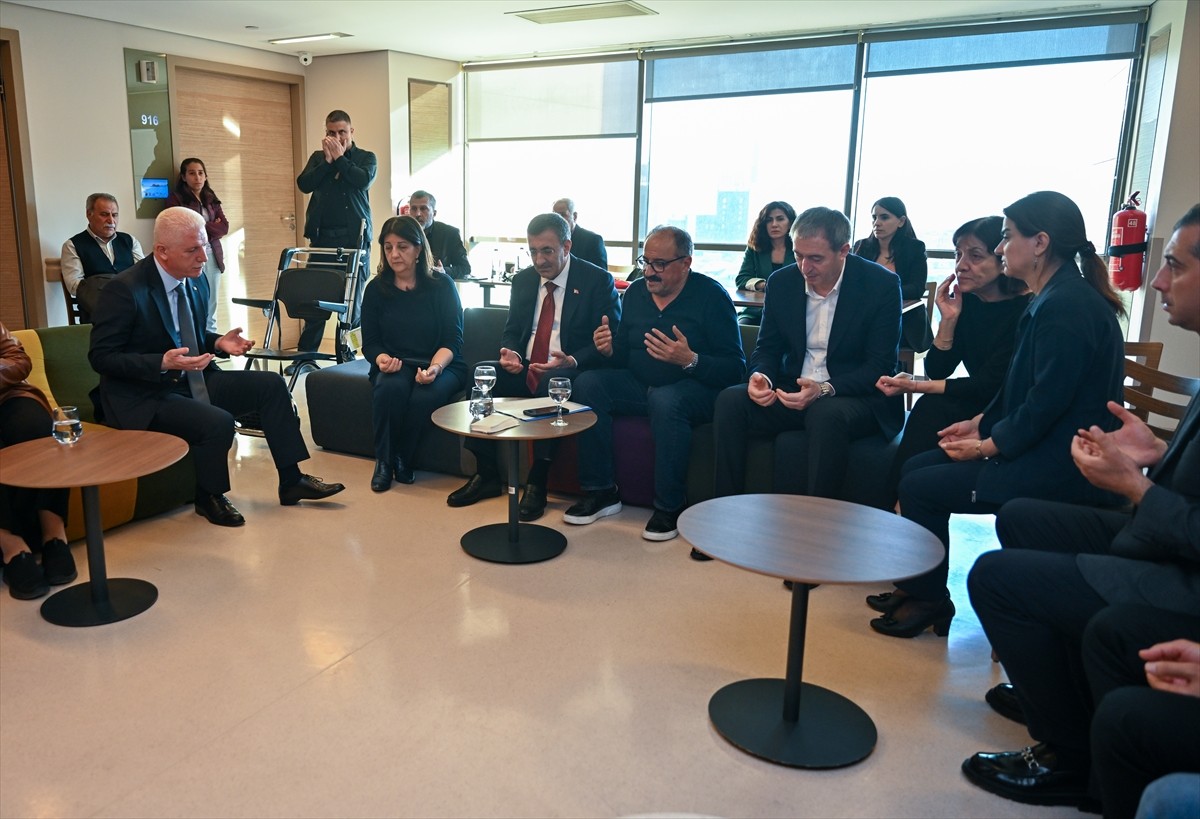 Cumhurbaşkanı Yardımcısı Cevdet Yılmaz (sol 3), TBMM Başkanvekili ve DEM Parti İstanbul...