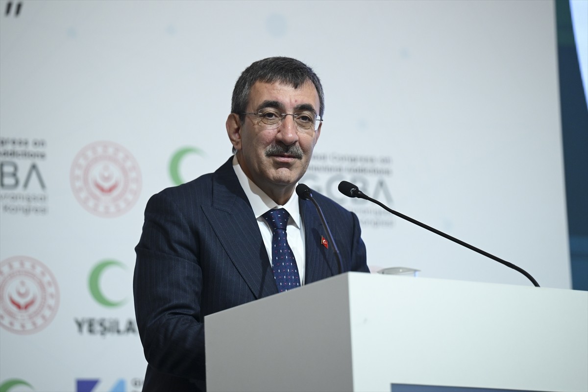 Cumhurbaşkanı Yardımcısı Cevdet Yılmaz, Yeşilay tarafından İstanbul'da düzenlenen "6.Küresel...