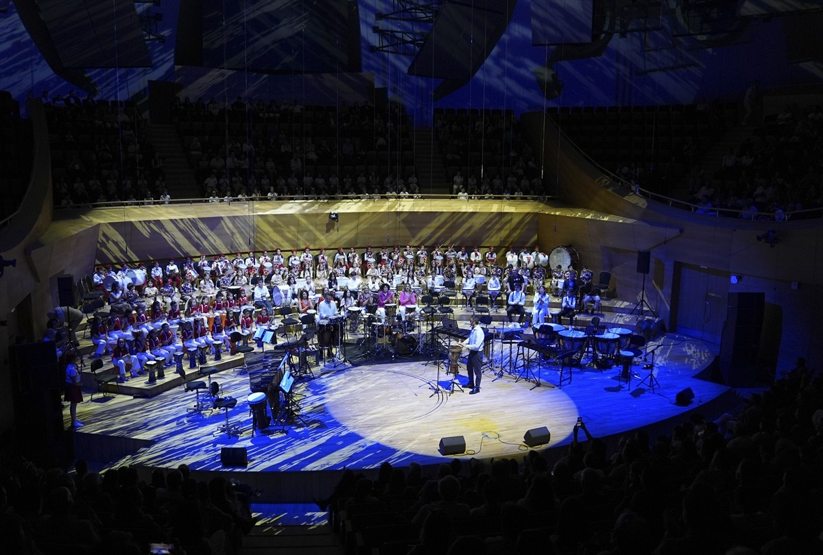 Cumhurbaşkanlığı Senfoni Orkestrası (CSO) sanatçısı Dinçer Özer'in öncülüğünde düzenlenen 19....