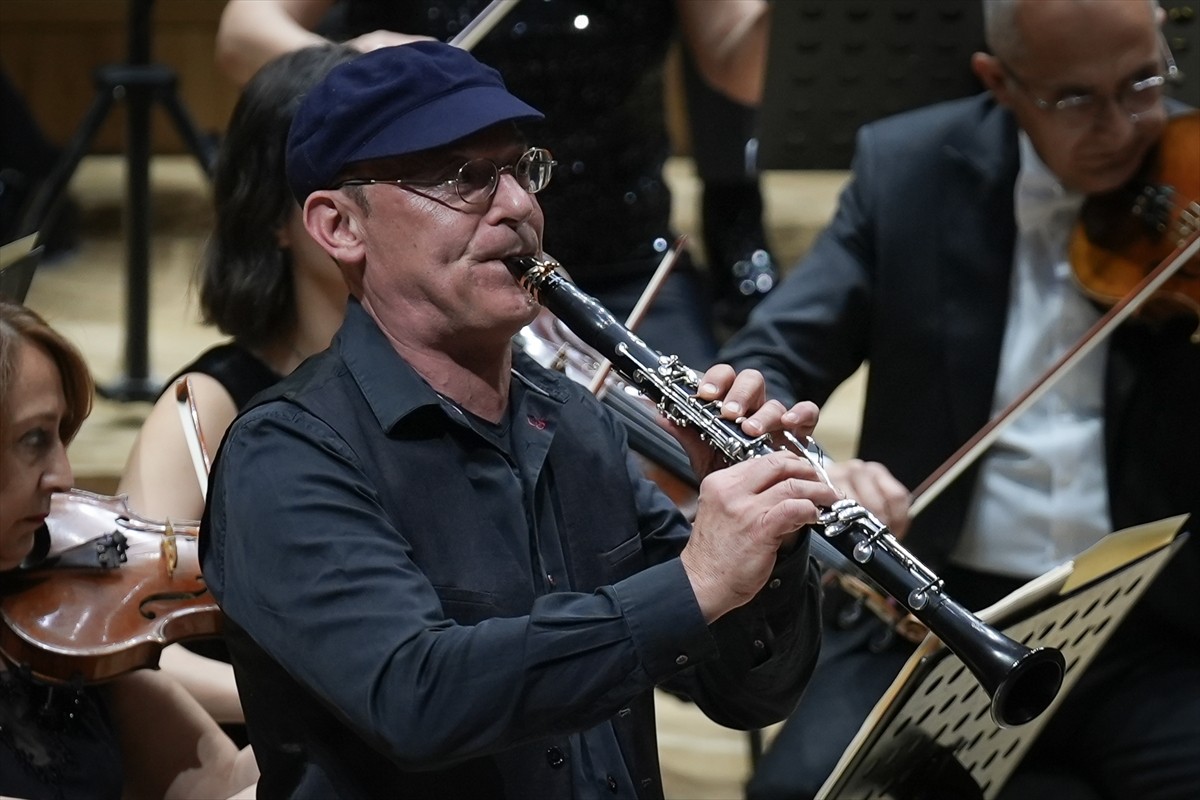 Cumhurbaşkanlığı Senfoni Orkestrası (CSO), sezonun son konserinde Sirba Orkestrasını...