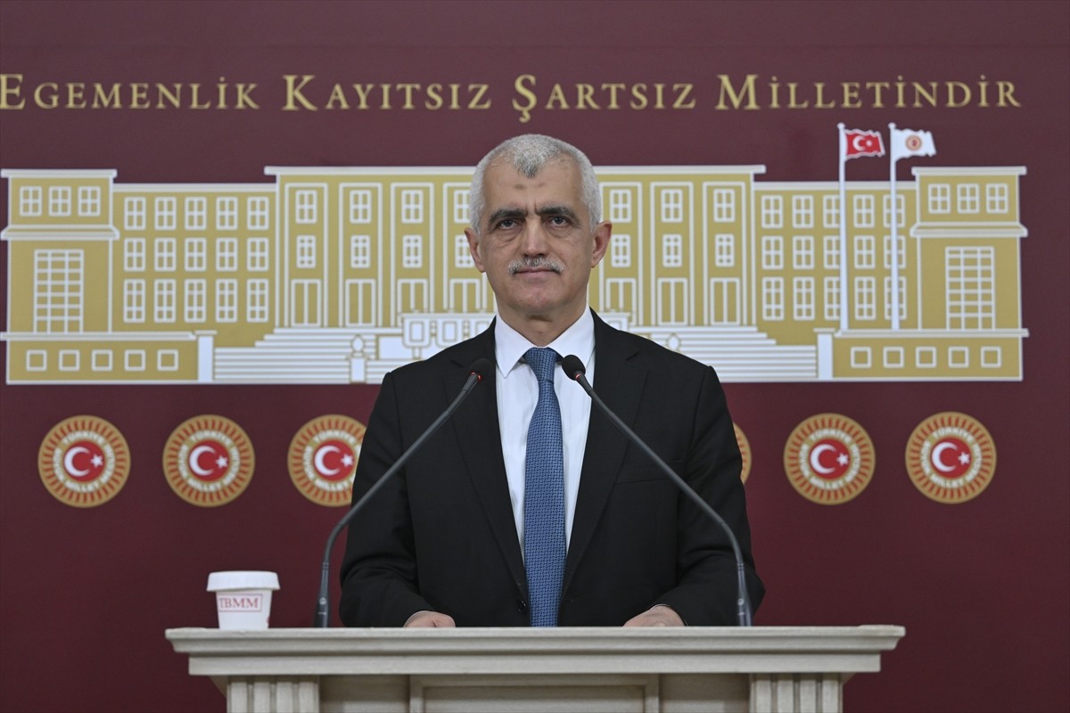 DEM Parti Kocaeli Milletvekili Ömer Faruk Gergerlioğlu, TBMM'de basın toplantısı düzenledi.