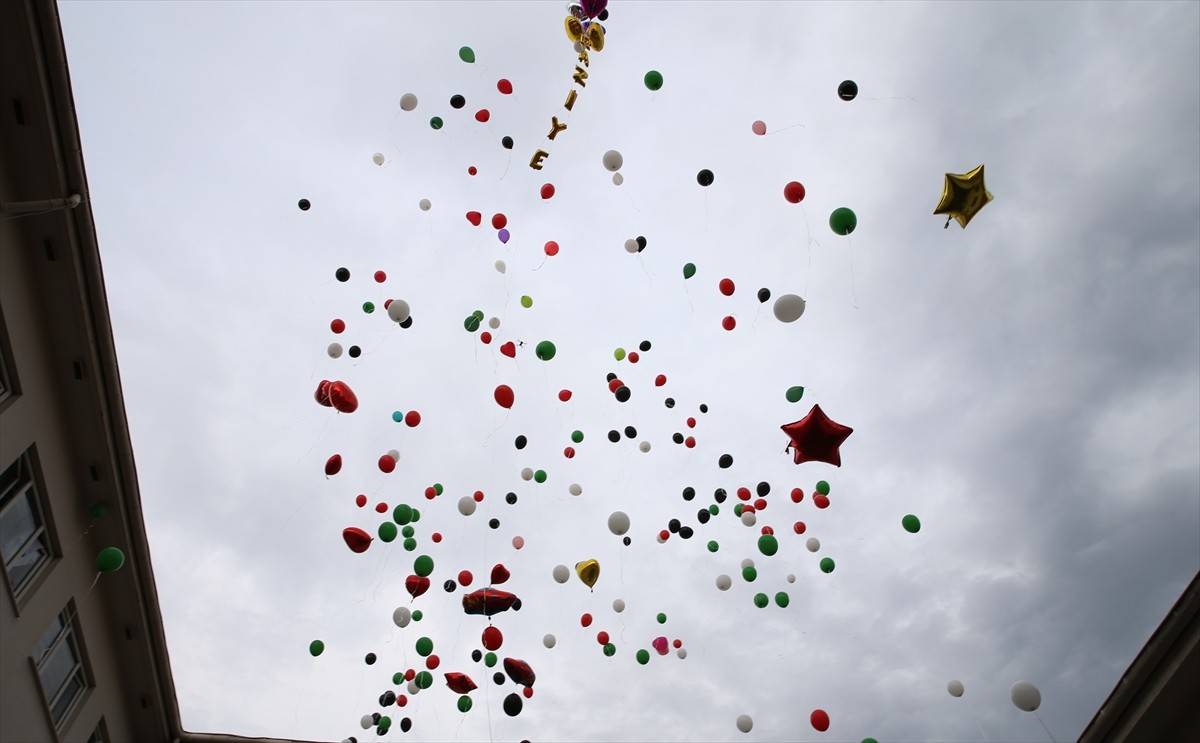Denizli'de, ender görülen genetik bir hastalıkla mücadele eden 13 yaşındaki Raziye Birgül Sar'a...