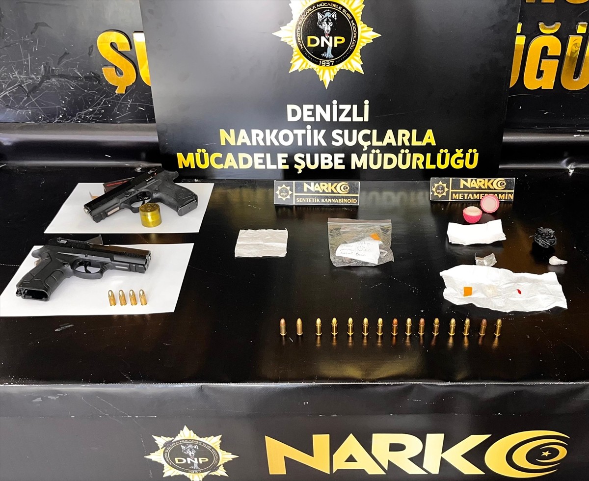 Denizli merkezli 4 ilde uyuşturucu ticareti yapanlara yönelik operasyonda gözaltına alınan 22...