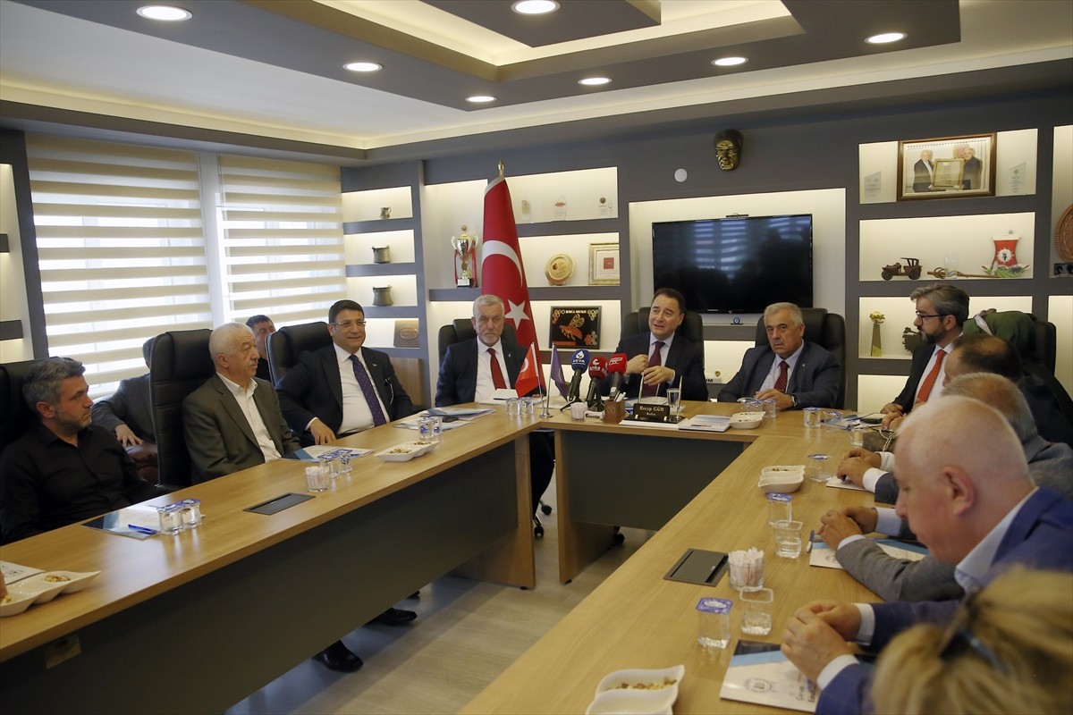 DEVA Partisi Genel Başkanı Ali Babacan, Çorum Esnaf ve Sanatkarlar Odaları Birliği'nde (ÇESOB)...