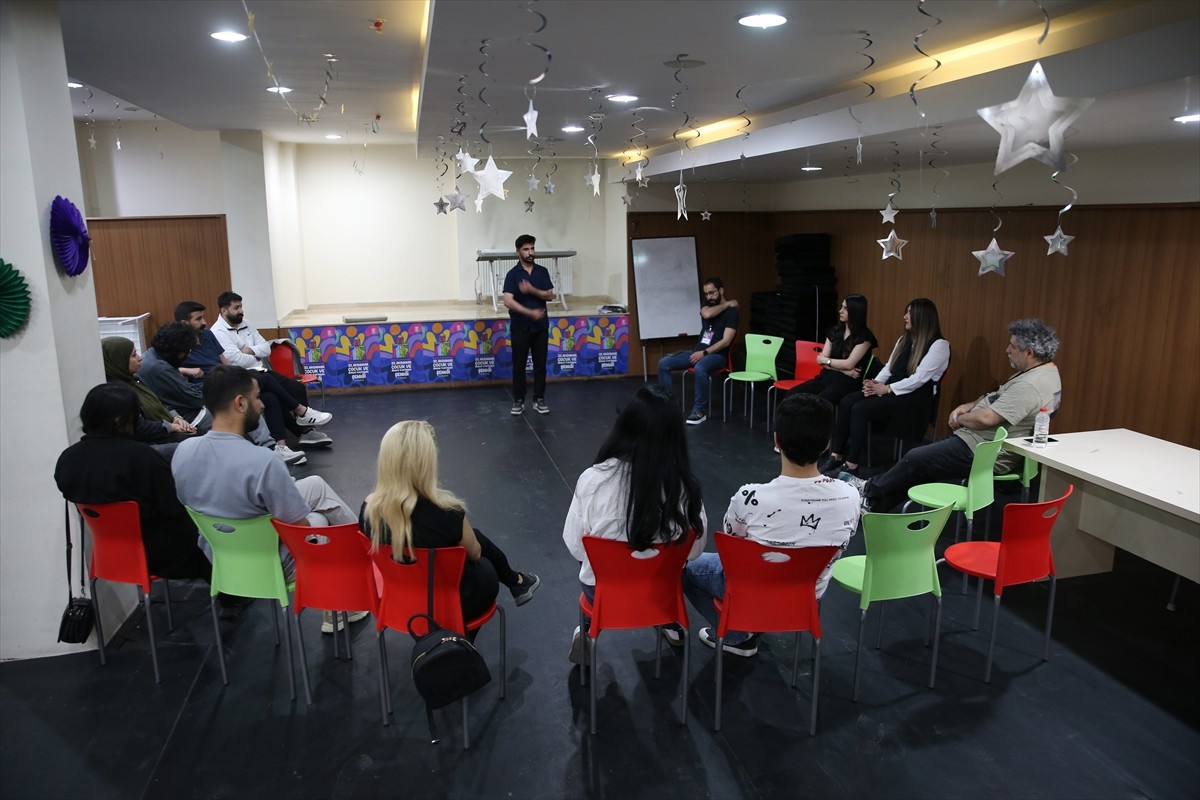 Devlet Tiyatroları Genel Müdürlüğünce düzenlenen 22. Van Akdamar Çocuk ve Gençlik Tiyatroları...